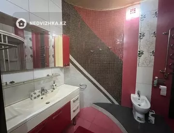 3-комнатная квартира, этаж 6 из 10, 130 м², на длительный срок