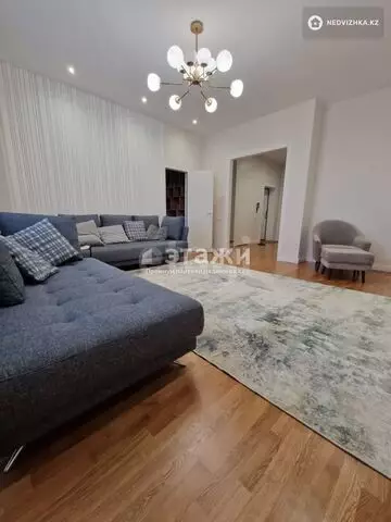 5-комнатная квартира, этаж 5 из 8, 156 м²