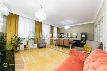 4-комнатная квартира, этаж 2 из 7, 203 м²