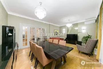 4-комнатная квартира, этаж 2 из 7, 203 м²