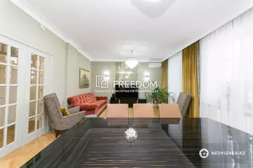 4-комнатная квартира, этаж 2 из 7, 203 м²