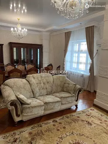 4-комнатная квартира, этаж 5 из 6, 155 м²