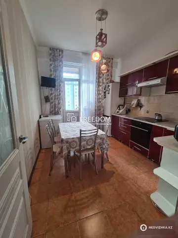 2-комнатная квартира, этаж 8 из 10, 60 м²