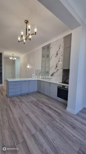 3-комнатная квартира, этаж 4 из 21, 80 м²