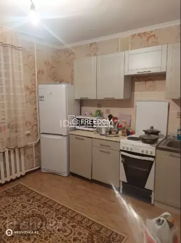 1-комнатная квартира, этаж 4 из 9, 37 м²