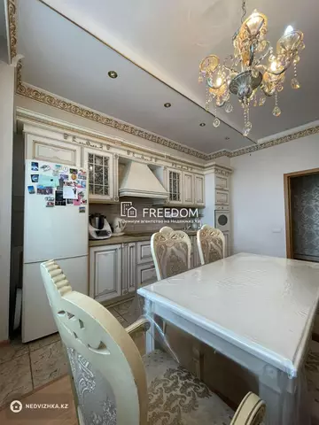4-комнатная квартира, этаж 7 из 20, 130 м²