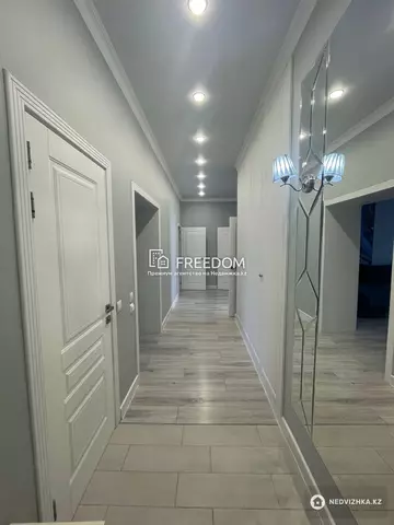 4-комнатная квартира, этаж 1 из 10, 109 м²
