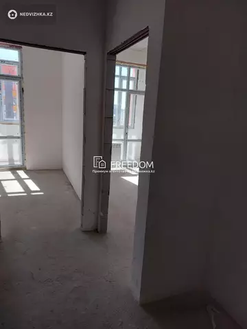 1-комнатная квартира, этаж 11 из 12, 38 м²