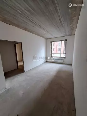 1-комнатная квартира, этаж 4 из 10, 38 м²
