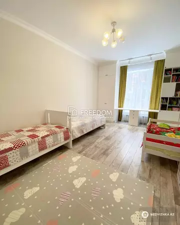 3-комнатная квартира, этаж 3 из 10, 76 м²