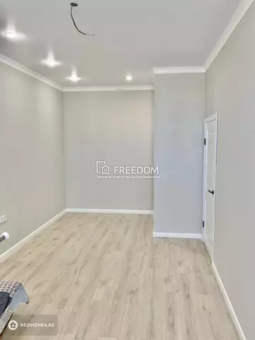 1-комнатная квартира, этаж 8 из 10, 38 м²