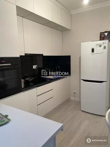 2-комнатная квартира, этаж 4 из 9, 50 м²