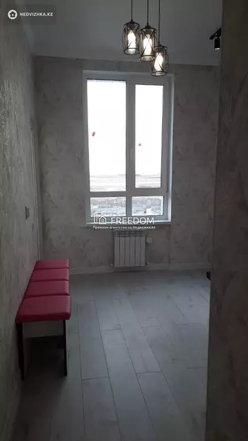 1-комнатная квартира, этаж 10 из 12, 38 м²
