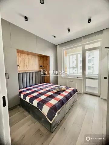 2-комнатная квартира, этаж 9 из 9, 38 м²