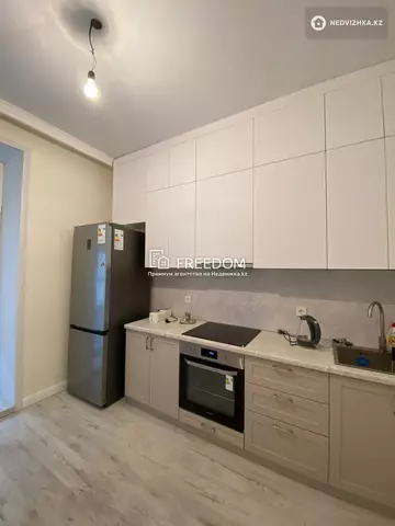 1-комнатная квартира, этаж 4 из 12, 37 м²