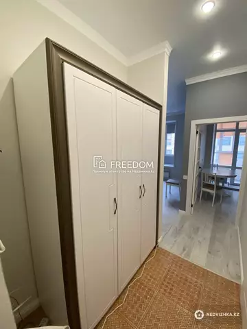 1-комнатная квартира, этаж 4 из 12, 37 м²