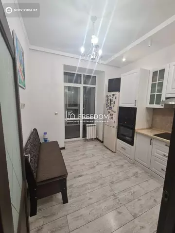 1-комнатная квартира, этаж 10 из 10, 37 м²
