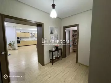 4-комнатная квартира, этаж 1 из 9, 123 м²