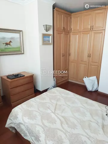 4-комнатная квартира, этаж 8 из 10, 93 м²