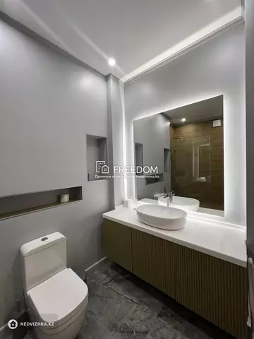 4-комнатная квартира, этаж 2 из 9, 138 м²