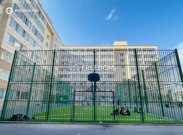 70 м², 2-комнатная квартира, этаж 1 из 8, 70 м², изображение - 1
