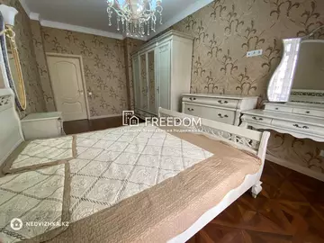 4-комнатная квартира, этаж 9 из 11, 137 м²