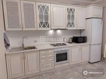 1-комнатная квартира, этаж 4 из 12, 52 м²