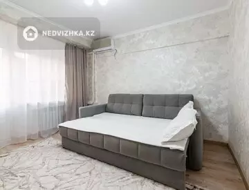 1-комнатная квартира, этаж 4 из 10, 40 м², посуточно