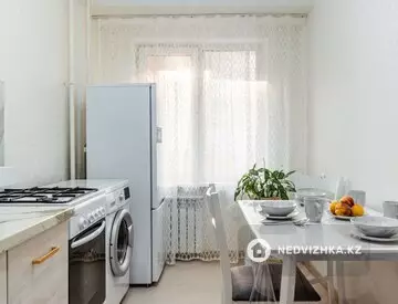 1-комнатная квартира, этаж 4 из 10, 40 м², посуточно