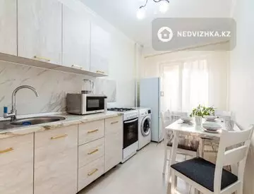 1-комнатная квартира, этаж 4 из 10, 40 м², посуточно