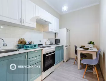 2-комнатная квартира, этаж 1 из 12, 60 м², посуточно