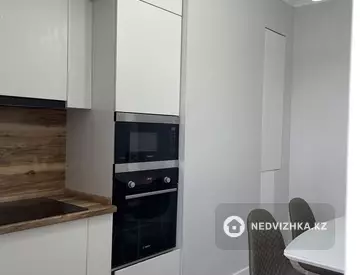 2-комнатная квартира, этаж 18 из 22, 67 м², посуточно