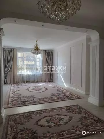 4-комнатная квартира, этаж 5 из 15, 134 м²