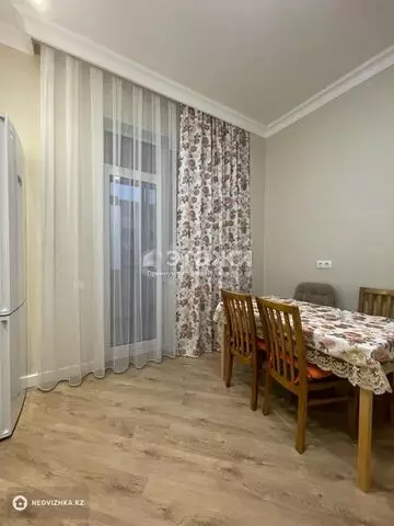 2-комнатная квартира, этаж 8 из 9, 67 м²