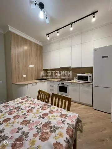 2-комнатная квартира, этаж 8 из 9, 67 м²