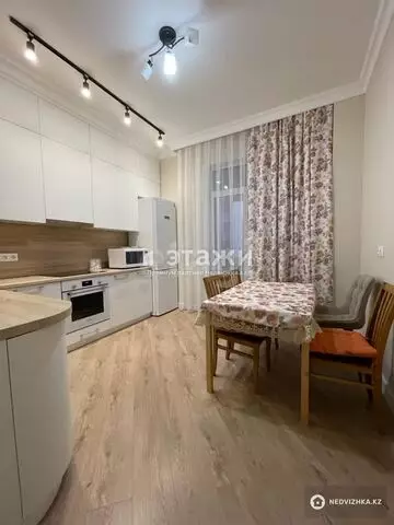 2-комнатная квартира, этаж 8 из 9, 67 м²