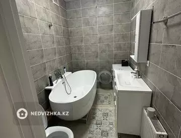 1-комнатная квартира, этаж 13 из 14, 55 м², посуточно