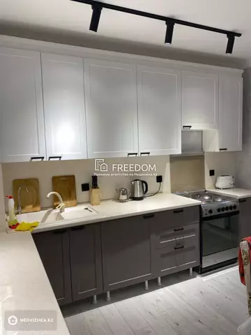 3-комнатная квартира, этаж 3 из 9, 93 м²