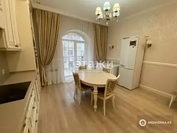4-комнатная квартира, этаж 5 из 7, 236 м²