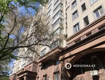 4-комнатная квартира, этаж 9 из 14, 154 м²