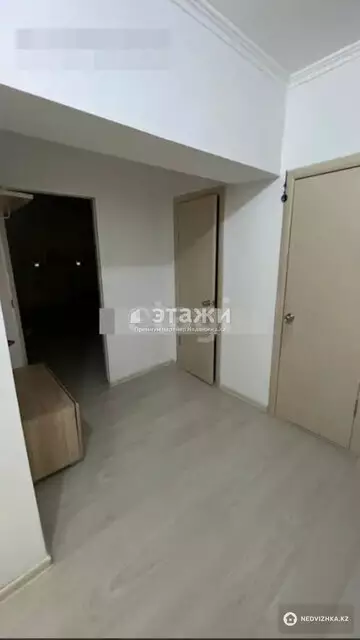 2-комнатная квартира, этаж 3 из 9, 64 м²