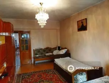 2-комнатная квартира, этаж 4 из 5, 60 м²