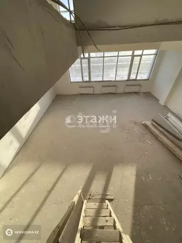 4-комнатная квартира, этаж 1 из 3, 210 м²