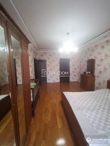 3-комнатная квартира, этаж 8 из 10, 120 м²