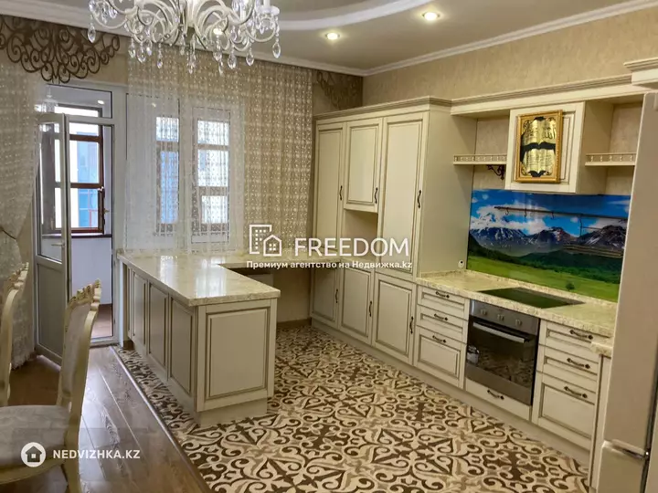 164.8 м², 3-комнатная квартира, этаж 4 из 8, 165 м², изображение - 1