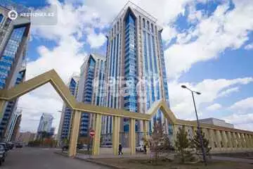 4-комнатная квартира, этаж 6 из 24, 107 м²