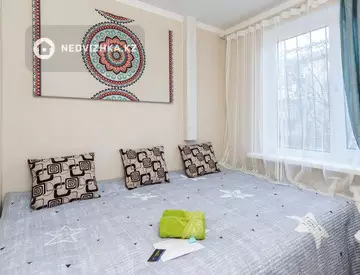 1-комнатная квартира, этаж 1 из 4, 10 м², посуточно