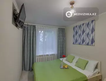 1-комнатная квартира, этаж 1 из 4, 15 м², посуточно