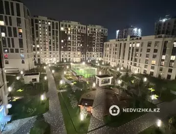 2-комнатная квартира, этаж 3 из 10, 82 м², посуточно