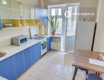 2-комнатная квартира, этаж 6 из 9, 60 м², посуточно